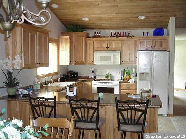 2nd image of 2005 Magnolia Lane