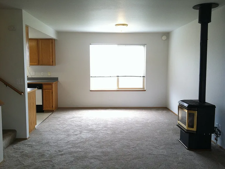 Big Rock Apartments (480 S Oak Harbor St.) — Photo 9
