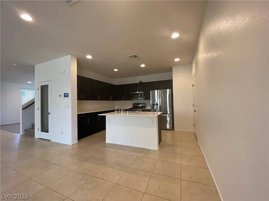 3 bed, 2.5 bath, 2384 sqft, $2,695 — Photo 3