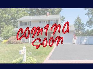 37 Marc Dr, Ridge, NY 11961