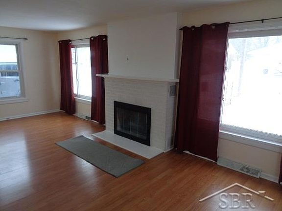 4th image of 1960 Fairfield St