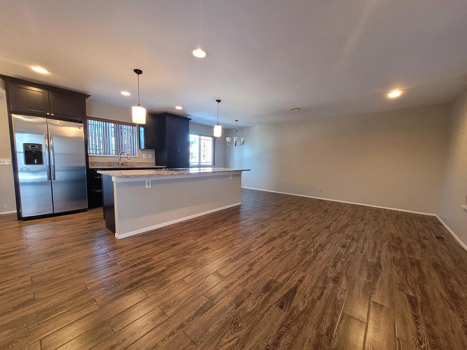 4 bed, 2672 sqft, $3,995 — Photo 2