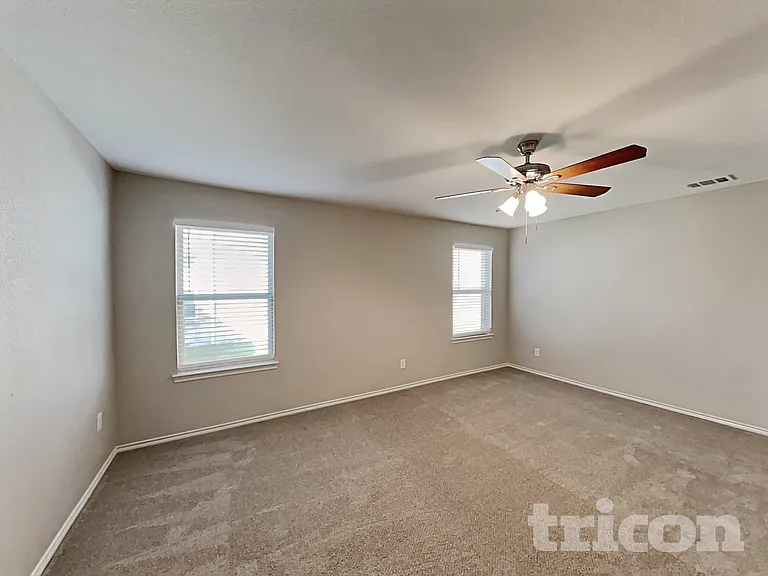 2511 Glen Hollow Dr — Photo 24