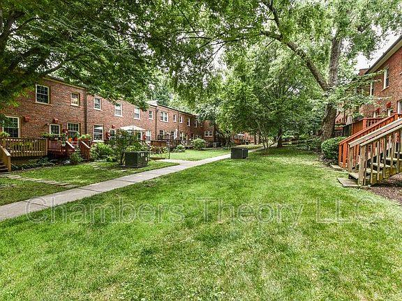 4th image of 1400 S Barton St APT 432