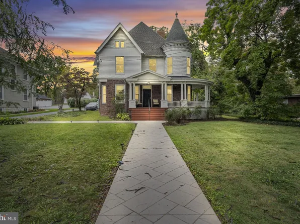 1924 Market St, Camp Hill, PA 17011