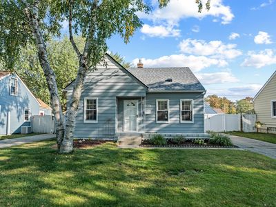 21821 Lange St, Saint Clair Shores, MI, 48080