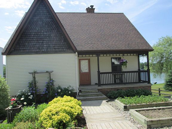 3rd image of 3738 Pine Trail Dr