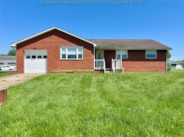 909 Virginia St, Ravenswood, WV 26164