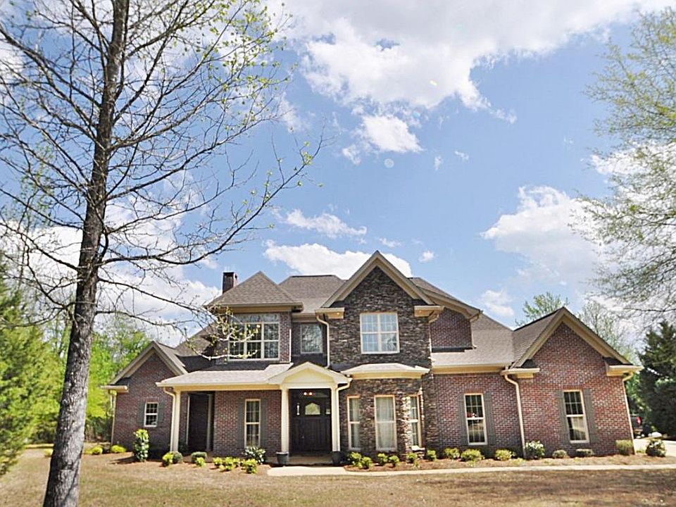 1st image of 2024 Lake Circle Dr