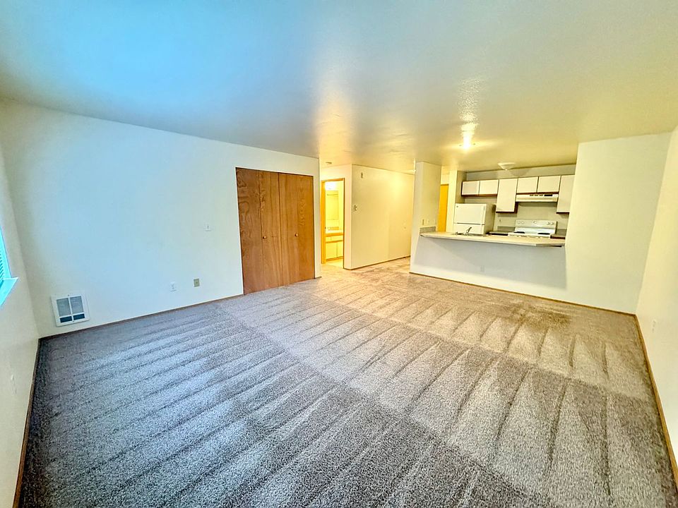 1st image of 12529 35th Ave NE #101