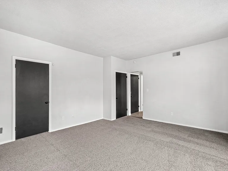 5554 Avondale Place — Photo 8