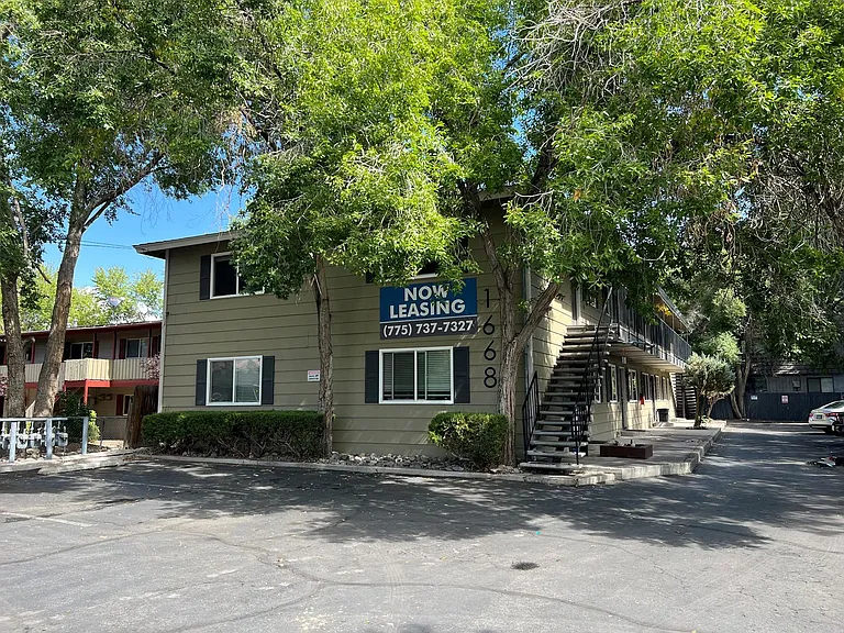 1668 Locust — Photo 15
