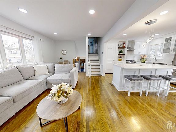 3rd image of 13 Moryan Rd