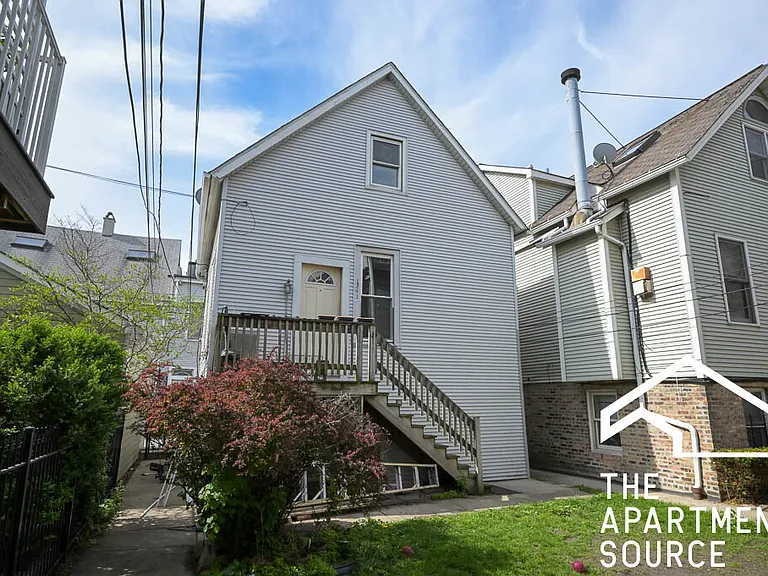 1341 W Fletcher St #COACH HOUSE — Photo 5