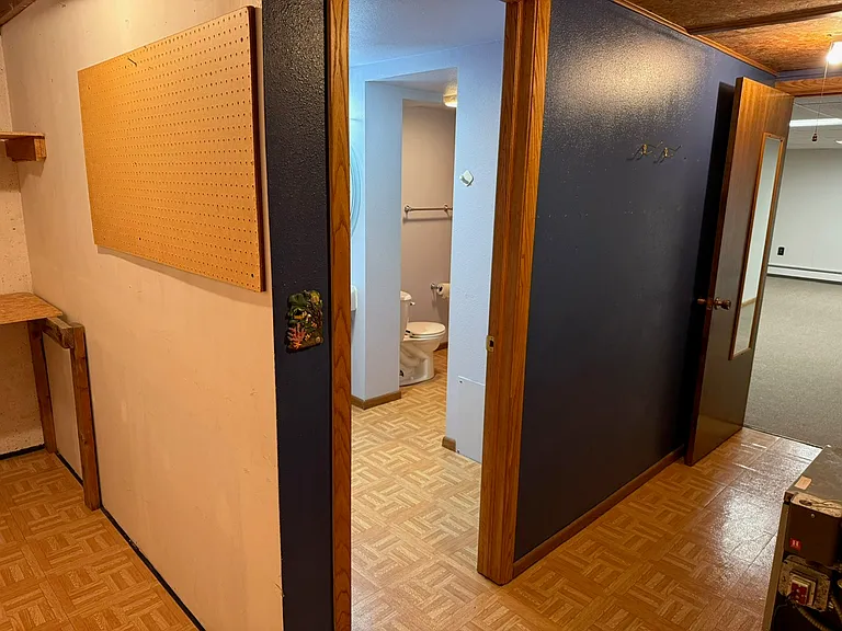 Bathroom 2 entry