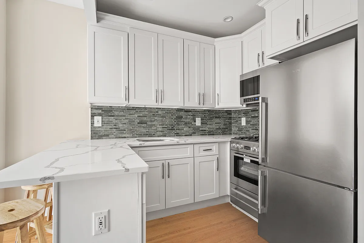Building Photo - 475 3rd Ave #3