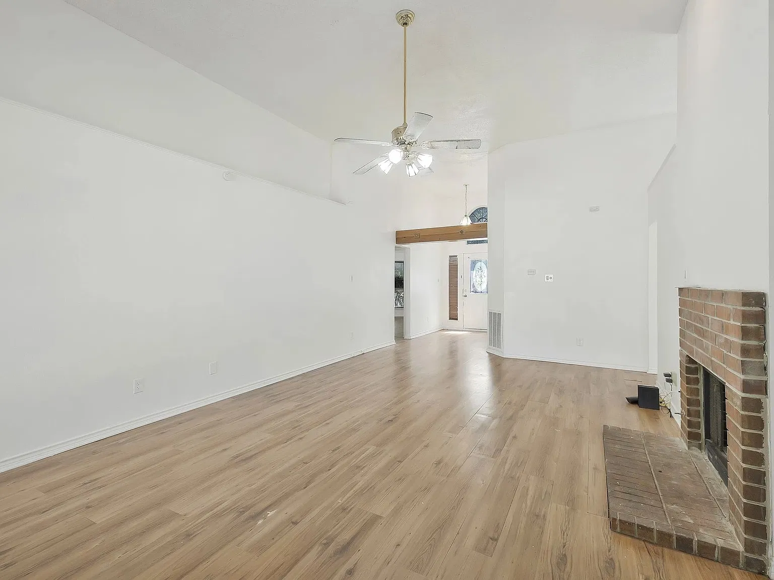 4 bed, 1587 sqft, $1,915 — Photo 3
