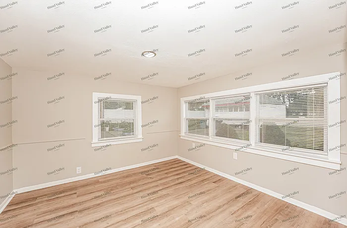 1585 Sheffield Rd — Photo 6