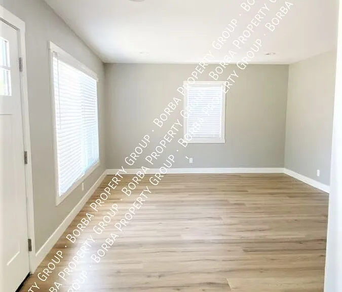 931 W 1st St — Photo 8