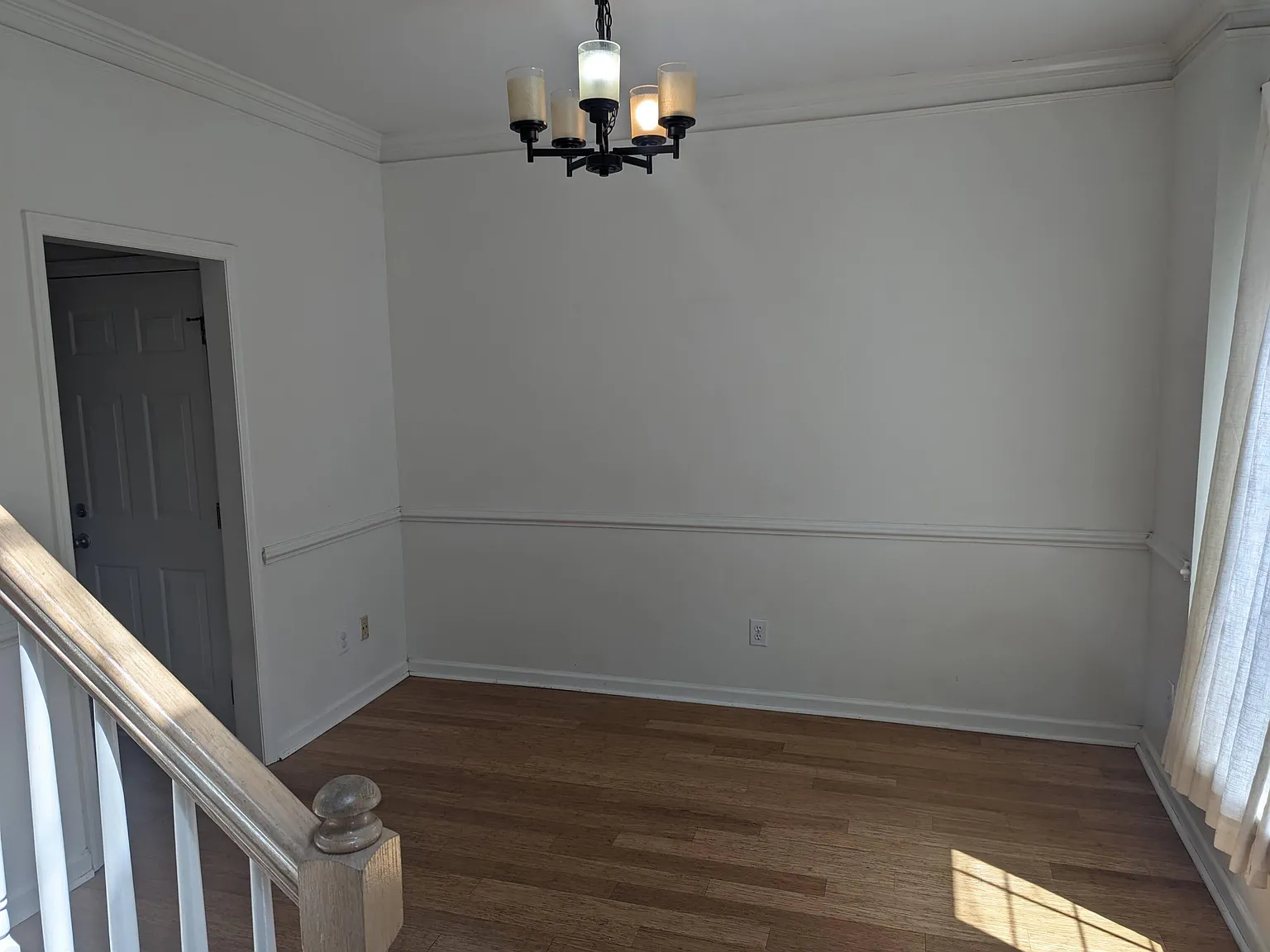 4 bed, 2.5 bath, 2221 sqft, $3,999 — Photo 2