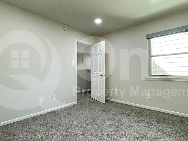 314 Dakota Trl — Photo 12