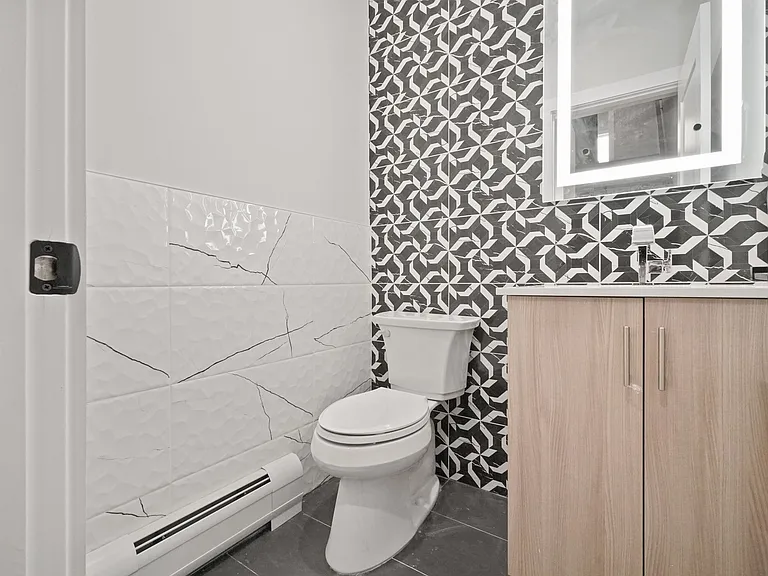 61 Lawton Ave #B — Photo 18