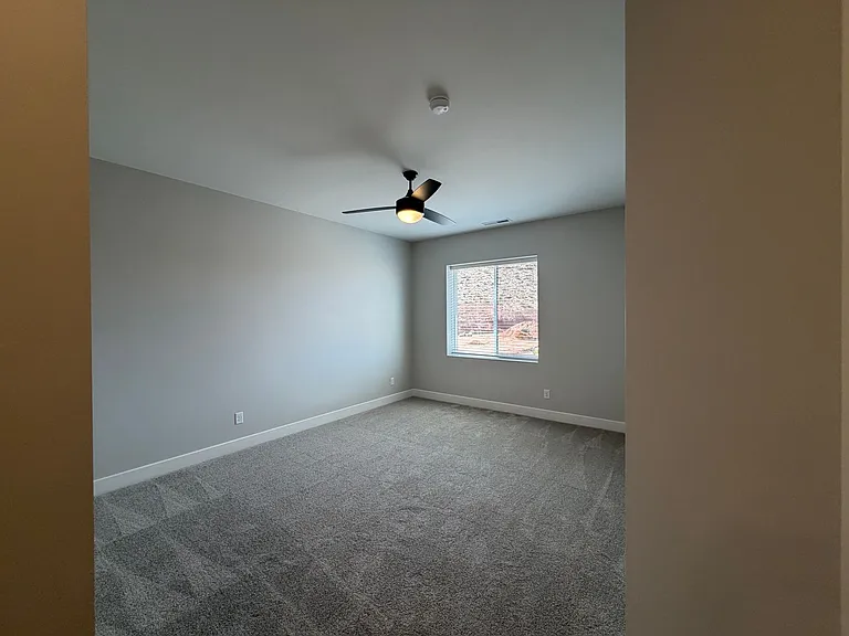 577 E Hemsworth Ln — Photo 31