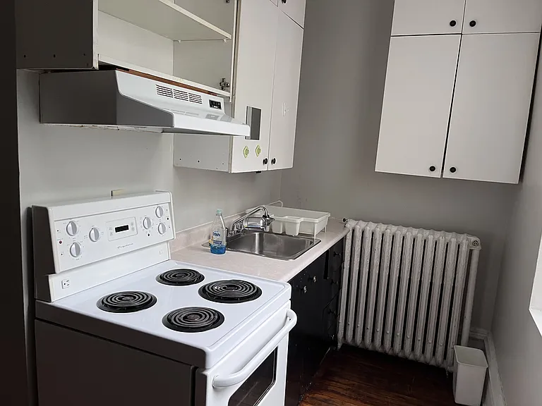 329 Laurier Ave E #1 — Photo 3