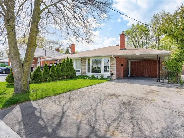 1177 Westerdam Rd, Mississauga, ON L4Y 2H3