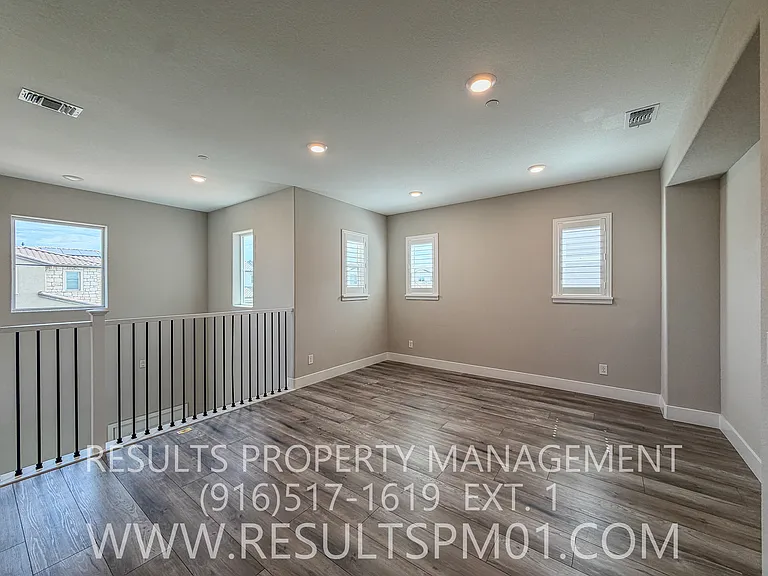 587 River St — Photo 36