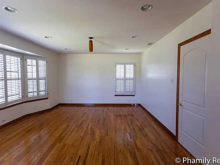 3238 Hempstead Ave — Photo 8