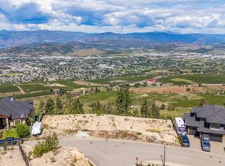 1726 Carnegie St, Kelowna, BC V1P 1T3