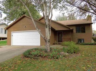 2804 S Melanie Ln, Sioux Falls, SD 57103