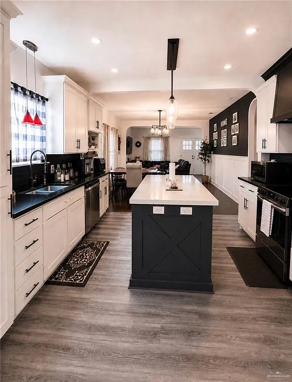 3 bed, 2.0 bath, 1605 sqft, $1,900 — Photo 3