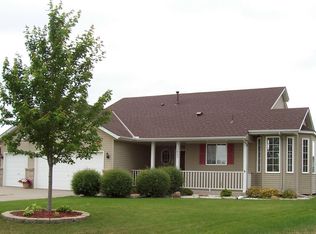 1863 Parkway Ave, Shakopee, MN 55379