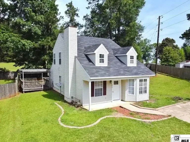 3919 Green Mountain Dr — Photo 1
