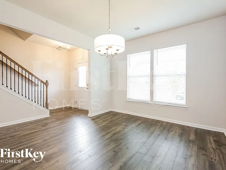 302 Stonefence Dr — Photo 6
