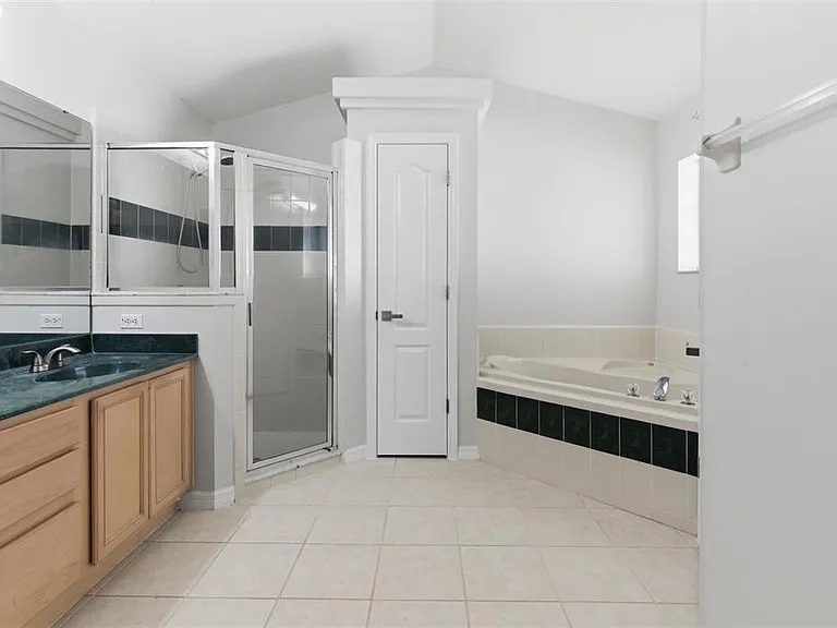 896 Princeton Dr — Photo 16