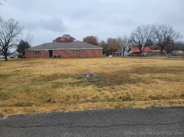 N Wineblood St, Checotah, OK 74426