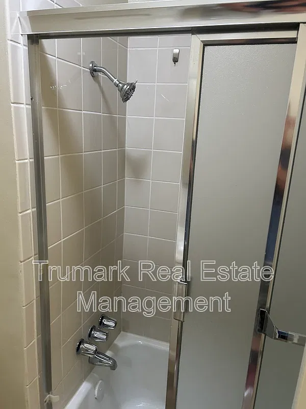 1 bed, 1.0 bath, $1,800 — Photo 4