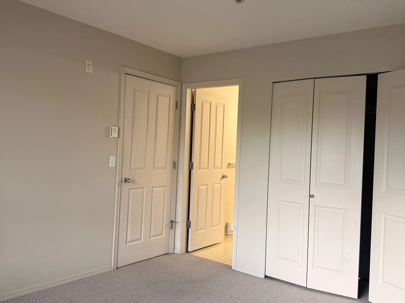 2 bed, 930 sqft, $1,990 — Photo 3