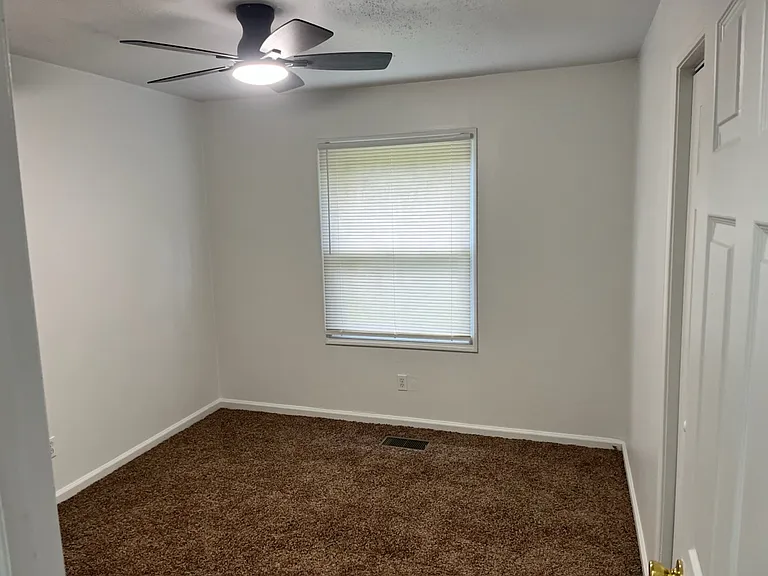 1131 E Red Bud Rd — Photo 5