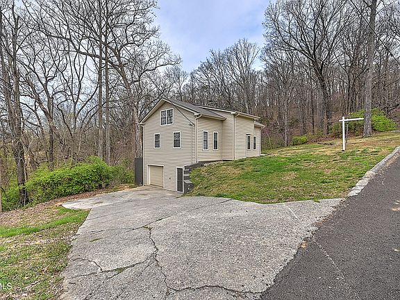2nd image of 3351 Landmark Dr