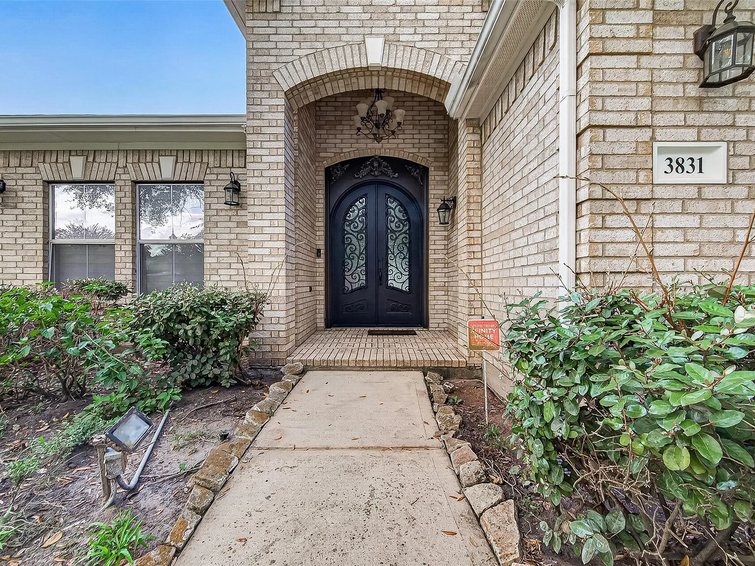 3 bed, 3.5 bath, 3498 sqft, $3,400 — Photo 4