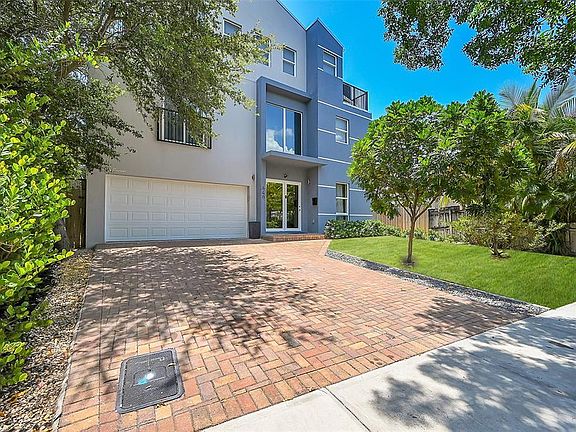 2nd image of 640 NE 17th Way