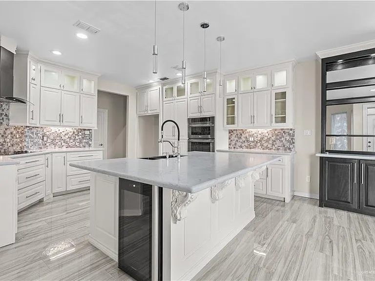 3514 Los Lagos Dr — Photo 5