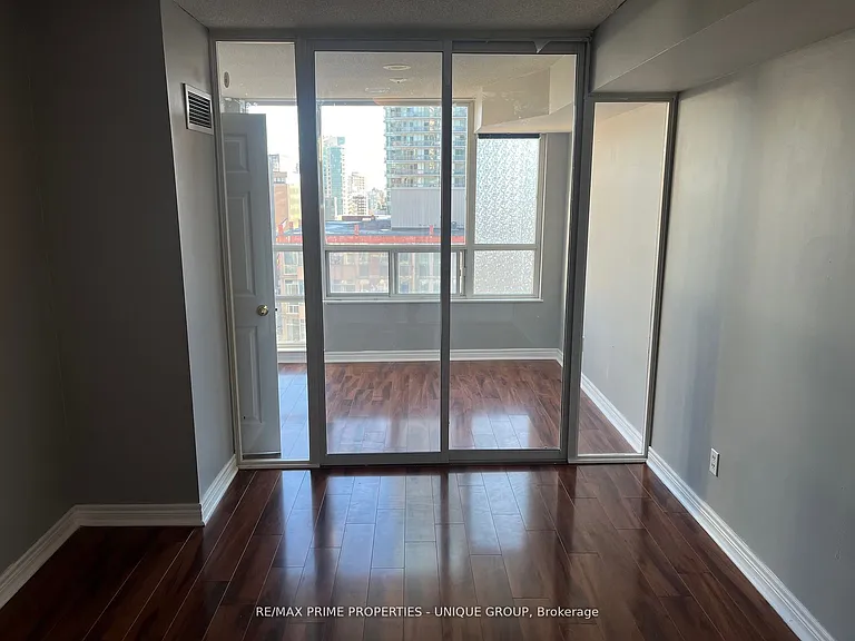 43 Eglinton Ave E #1506 — Photo 11