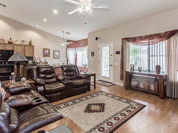 5th image of 441 E Dartmouth Dr