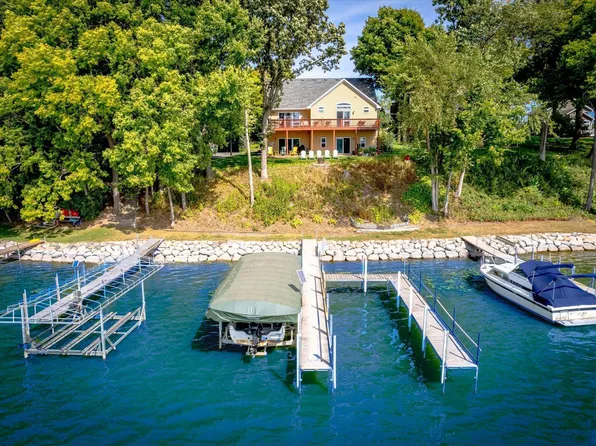 1748 Avocet Ln, Mound, MN 55364