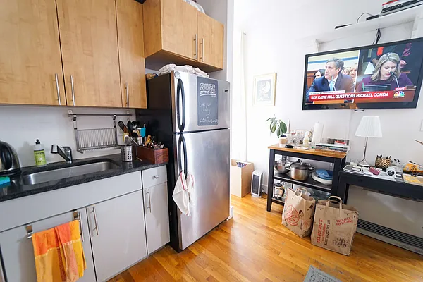 Rented by Manhattan Management LLC | media 80